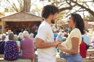 People enjoying a live performance at Cracker Coun.
